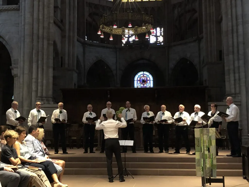 Der Chor singt im Basler Münster